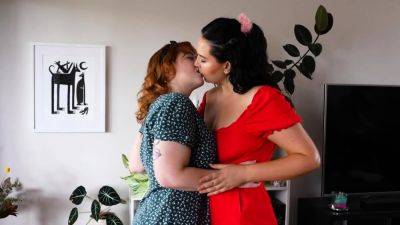 Curvy lesbians with big boobs scissor and lick each other - drtuber.com