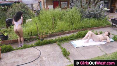 Unshaved Hottie Enjoys Lesbian Cunnilingus And Tribbing In The Backyard - upornia.com