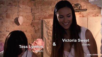 Watch Victoria Sweet and Tess Lyndon get naughty in steamy lesbian action - sexu.com