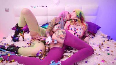 Lesbian Blonde Party with Facials & Toys - porntry.com
