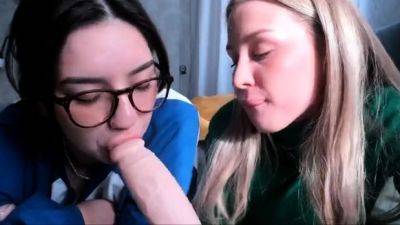 WY Tiny Teen Lesbian Toy and licking Time - drtuber.com