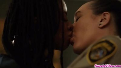 Kira Noir - Sinn Sage - Ebony prisoner Kira Noir eats Sinn Sage's pussy in lesbian jail sex - veryfreeporn.com